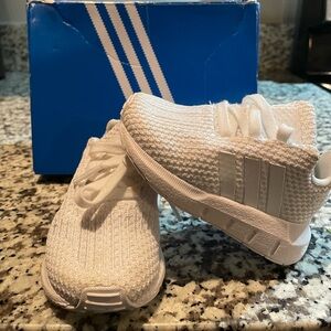 Adidas Swift Run Kids Sneakers Size 4k